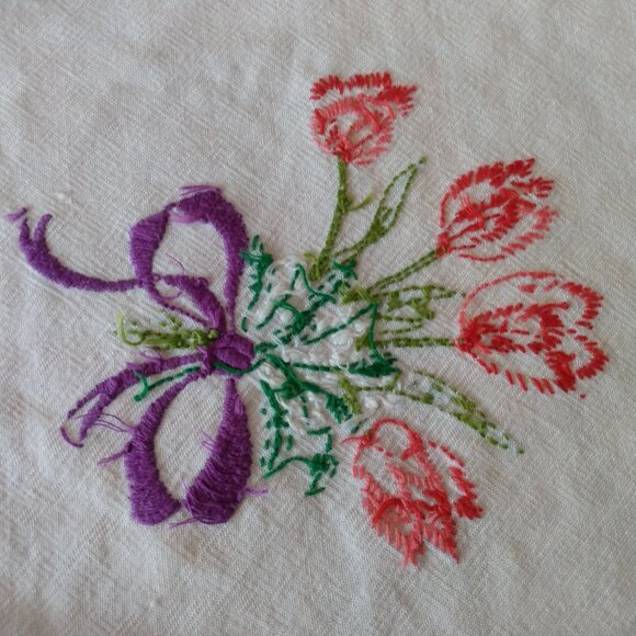 Vintage Embroidered Table Runner Doily Flower Bouquet 14"x30" Rectangular - Picture 7 of 15